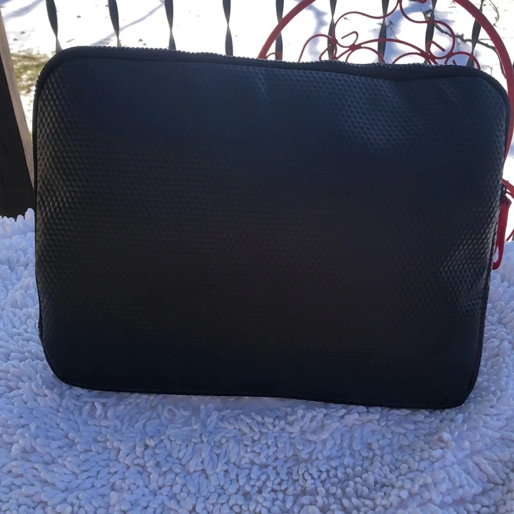 🚨B2G1 HUGO BOSS Black Textured Laptop Case